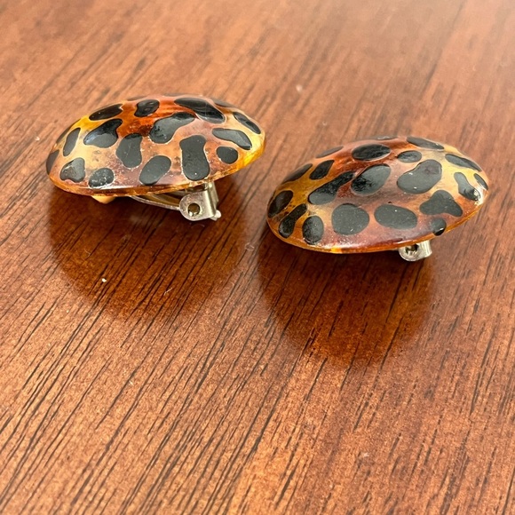 Vintage Leopard Print Button Clip Earrings - Picture 3 of 4
